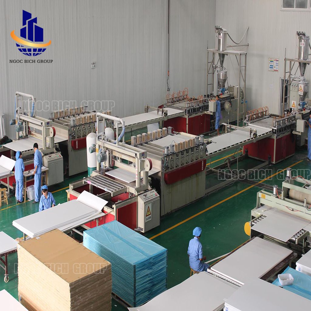 Tấm nhựa PVC than tre nội thất 17mm 0.5g/cm3