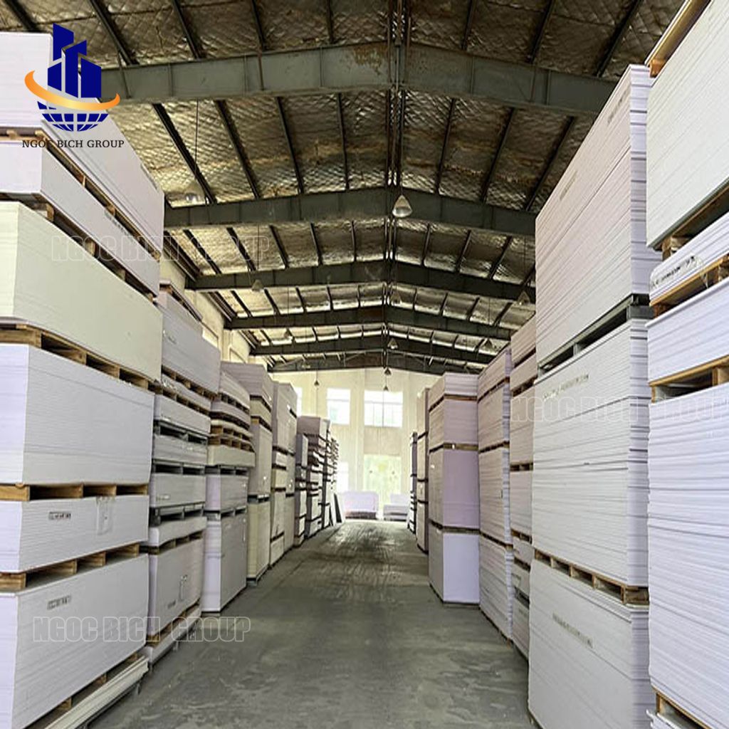 Tấm nhựa PVC than tre nội thất 17mm 0.55g/cm3
