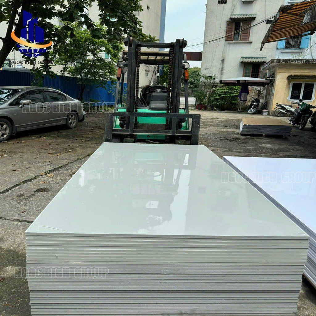 Tấm nhựa PVC than tre ghi đậm siêu bóng 17mm 0.6g/cm3