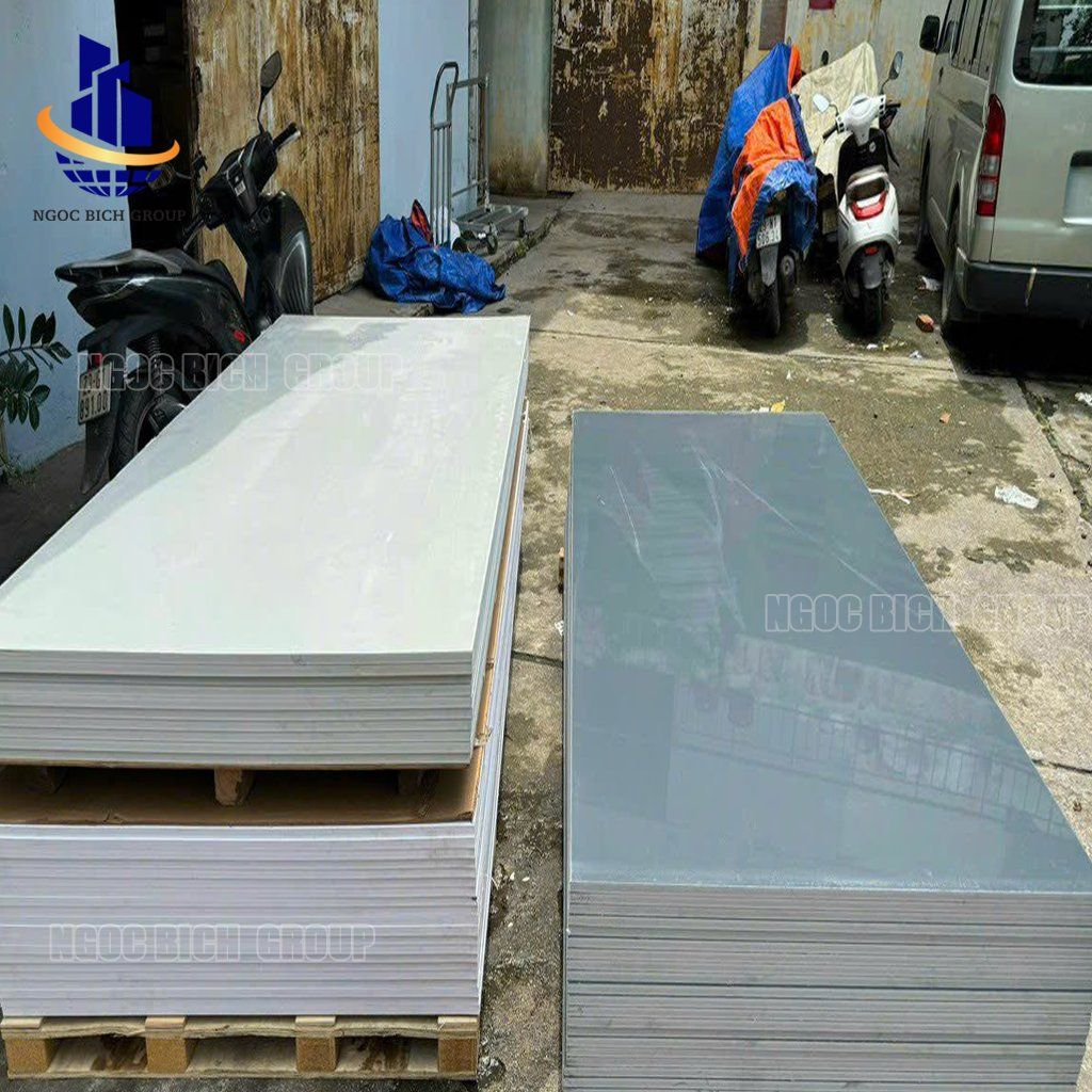 Tấm nhựa PVC than tre ghi đậm siêu bóng 17mm 0.6g/cm3