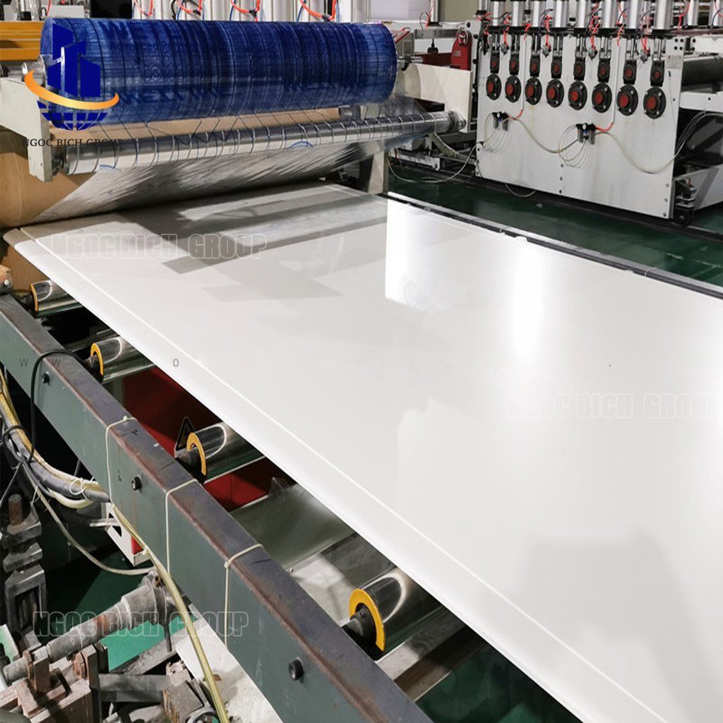 Tấm nhựa PVC than tre ghi nhạt siêu bóng 17mm 0.6g/cm3