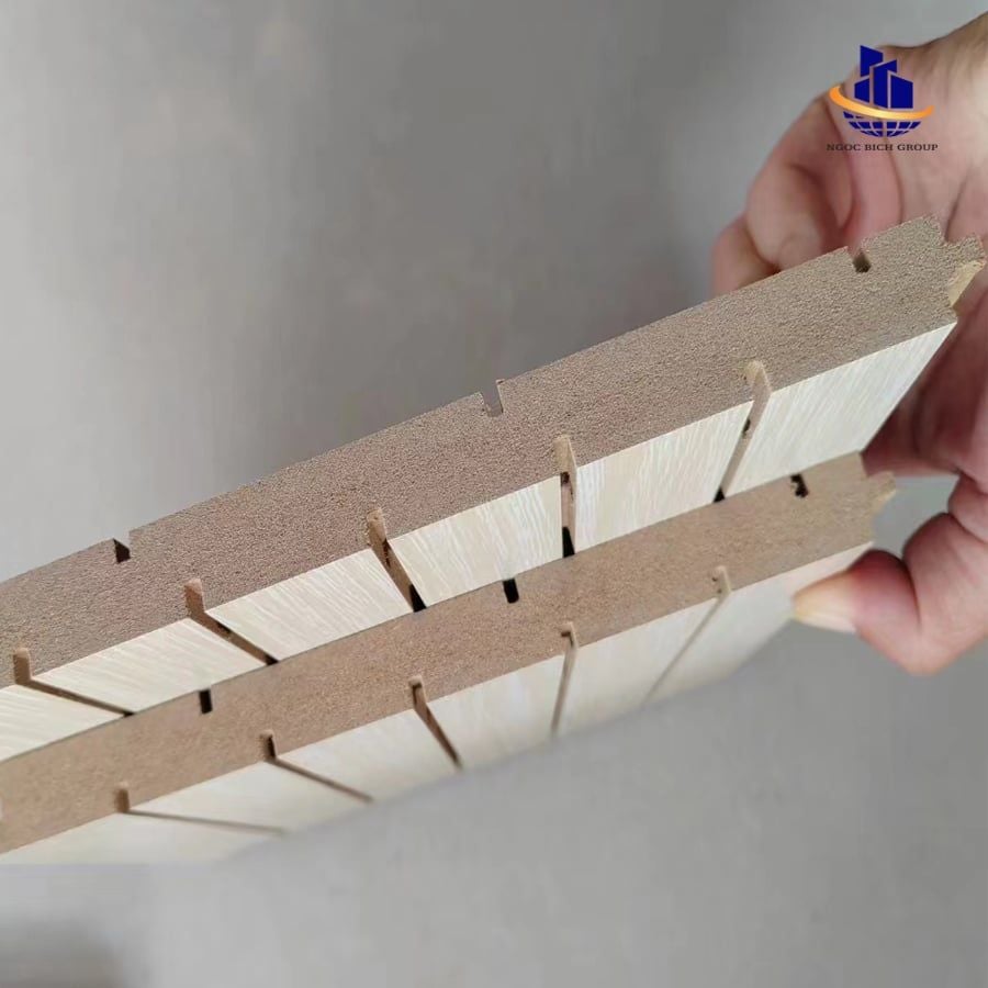 Gỗ tiêu âm xẻ rãnh  Remix 12mm  lõi xanh chống ẩm