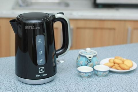 Ấm đun nước Electrolux EEK3505