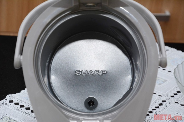 Bình thủy điện Sharp KP-20BTV có lòng ấm bằng thép.