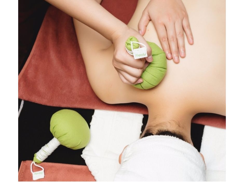 Bóng massage thảo dược Hapaku (Hộp 2 quả)