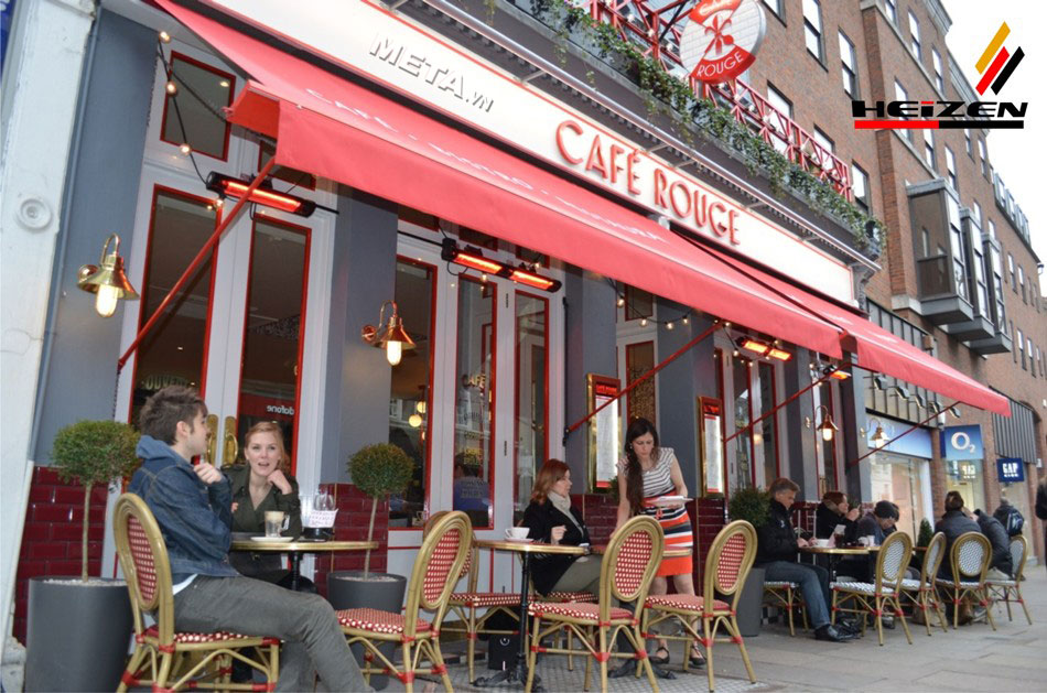 quán cà phê Rouge tại vương Quốc Anh sử dụng đèn sưởi để sưởi ấm ngoài trời.