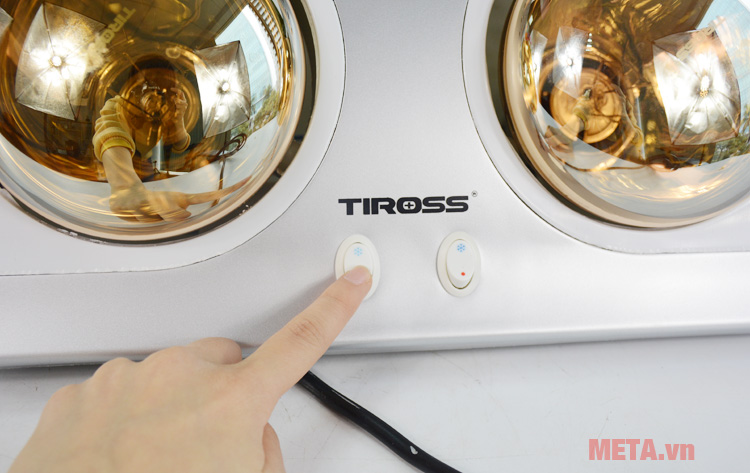 Đèn sưởi nhà tắm 2 bóng Tiross TS9291 sử dụng công tắc độc lập cho từng bóng. 