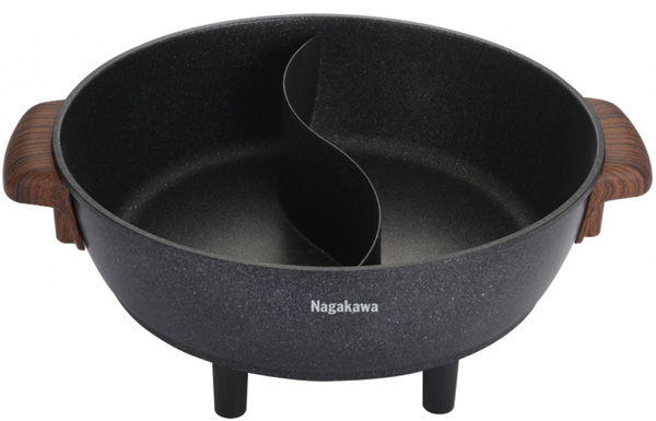 Nồi lẩu điện Nagakawa NAG1906 có thiết kế 2 ngăn riêng biệt cho phép nấu 2 món khác nhau cùng lúc