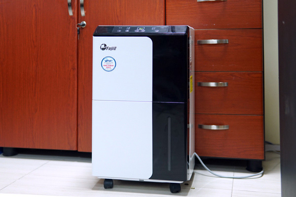 Khả năng hút ẩm là 30 lít/ngày