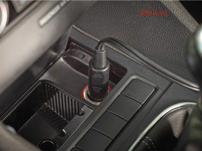 Máy hút bụi dành cho xe hơi Black&Decker NV1200AV