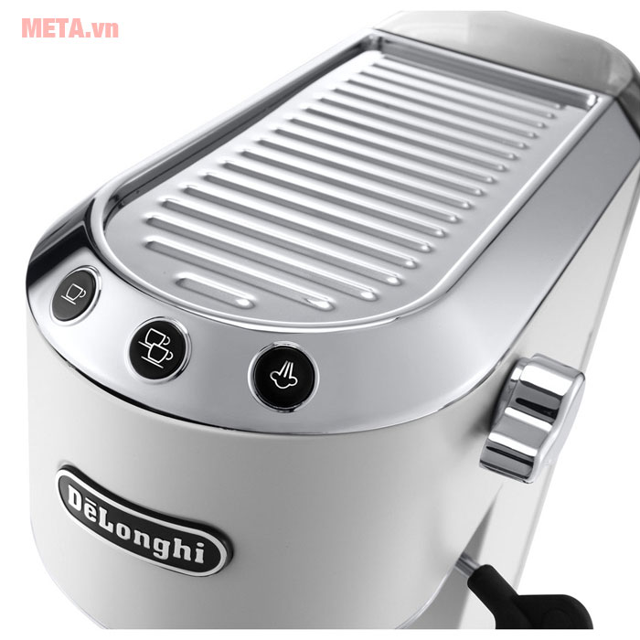 Máy pha cà phê Delonghi EC685.W có khay hâm tách phía trên 