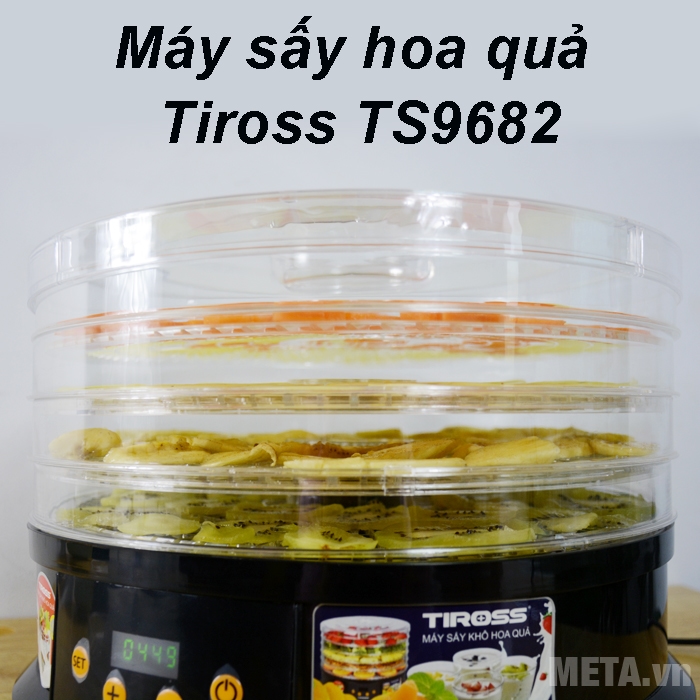 Máy sấy hoa quả Tiross TS9682 có các khay sấy bằng nhựa