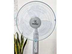 Quạt cây đứng Chefman cao cấp B4 có điều khiển CM - D408K (47W, Sải cánh 400mm)