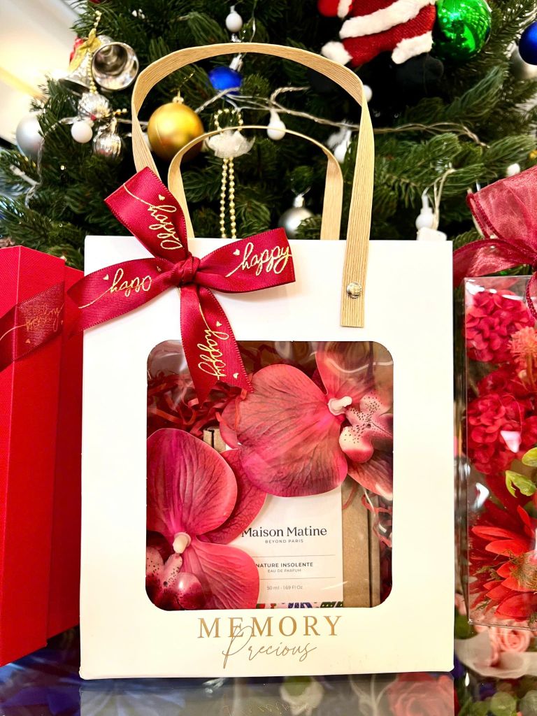 Túi Quà Giấy Kèm Hoa Vải