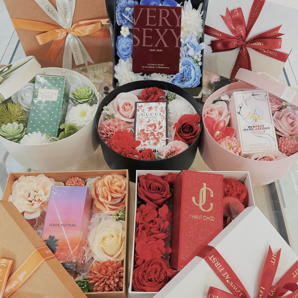 Combo hộp quà và hoa to