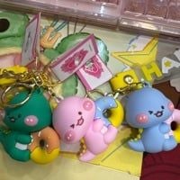 Móc Khóa Khủng Long Cầm Bánh Donut Kute Dinosaur