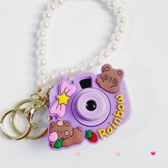 Móc Khóa Máy Ảnh Gấu tím Rainbow Có đèn kèm charm ngọc trai