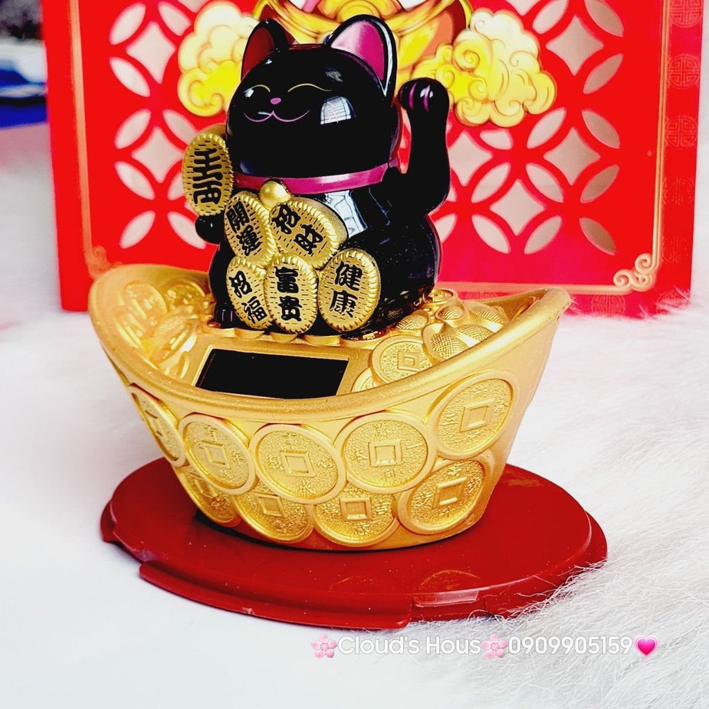 Mèo Thần Tài nhựa đen thỏi vàng (năng lượng mặt trời)