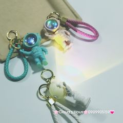 Móc Khóa Phi Hành Gia Cao Có Đèn Led Galaxy Space