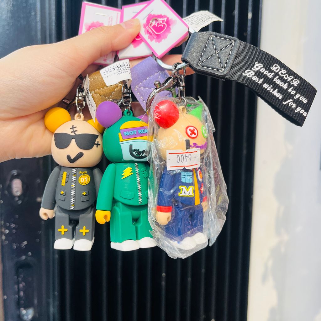 MÓC KHOÁ Bearbrick Đứng Siêu Ngầu