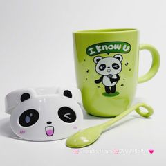 Ly Nước Nhựa Gấu Panda Kèm Muỗng