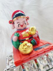 Tượng Thần Tài Gật Đầu Cầm Thỏi Vàng Dùng Pin Năng Lượng Mặt Trời