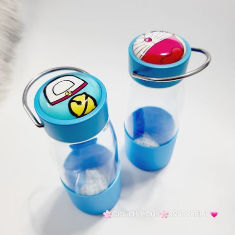 Bình Nước Thủy tinh Doraemon có quai cầm Inox