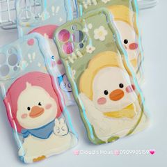 Case Ốp điện thoại iPhone Vịt Cute Đeo Yếm Hologram Viền Gợn Sóng iPhone 11/12/13/14/15/Pro/Promax
