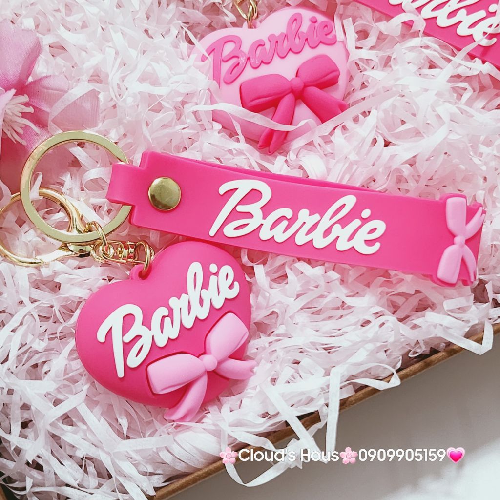 Móc Khóa Barbie Trái Tim bên lề