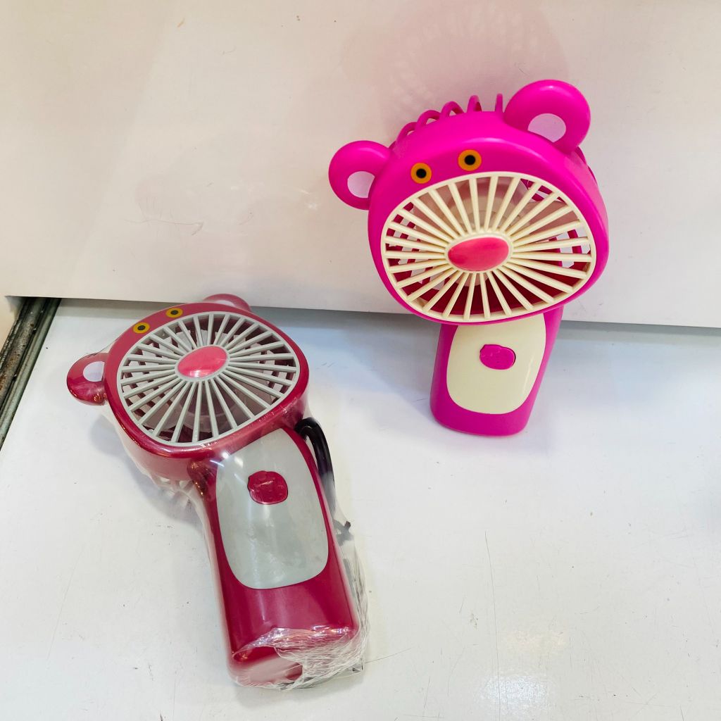 QUẠT CẦM TAY Gấu dâu Lotso ( QUẠT SẠC)