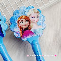 Lược Chải Tóc Đệm Khí Mát Xa Hình Công Chúa Elsa Frozen Tiện Dụng Dành Cho Bé Gái