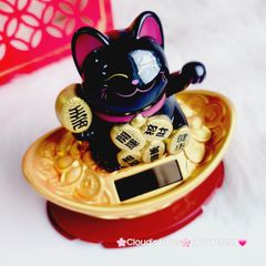 Mèo Thần Tài nhựa đen thỏi vàng (năng lượng mặt trời)
