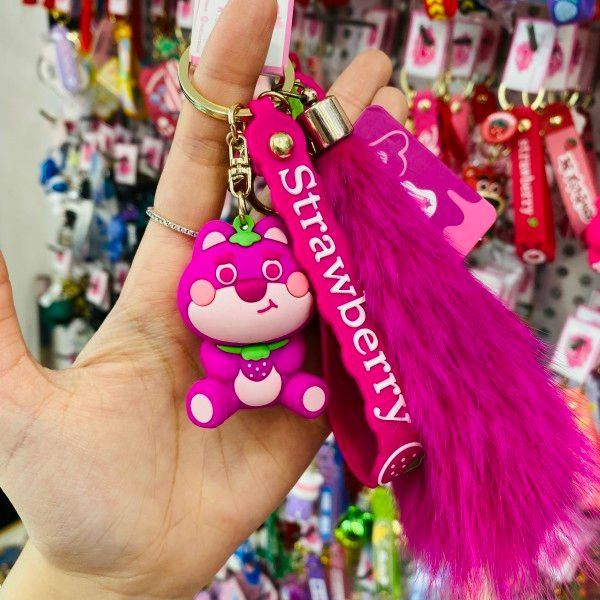 MÓC KHÓA GẤU HỒNG LOTSO Má hồng - ( DÂY HỒNG )