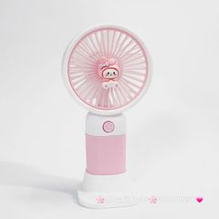 Mini Fan - Quạt Cầm Tay Hồng Melody Kèm đế giá đỡ (Quạt sạc, quạt tích điện)