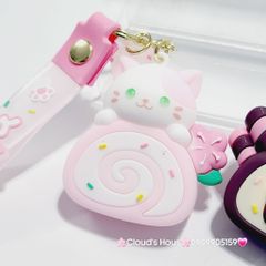 Móc Khóa Mèo Ôm Bánh Mochi Yummy