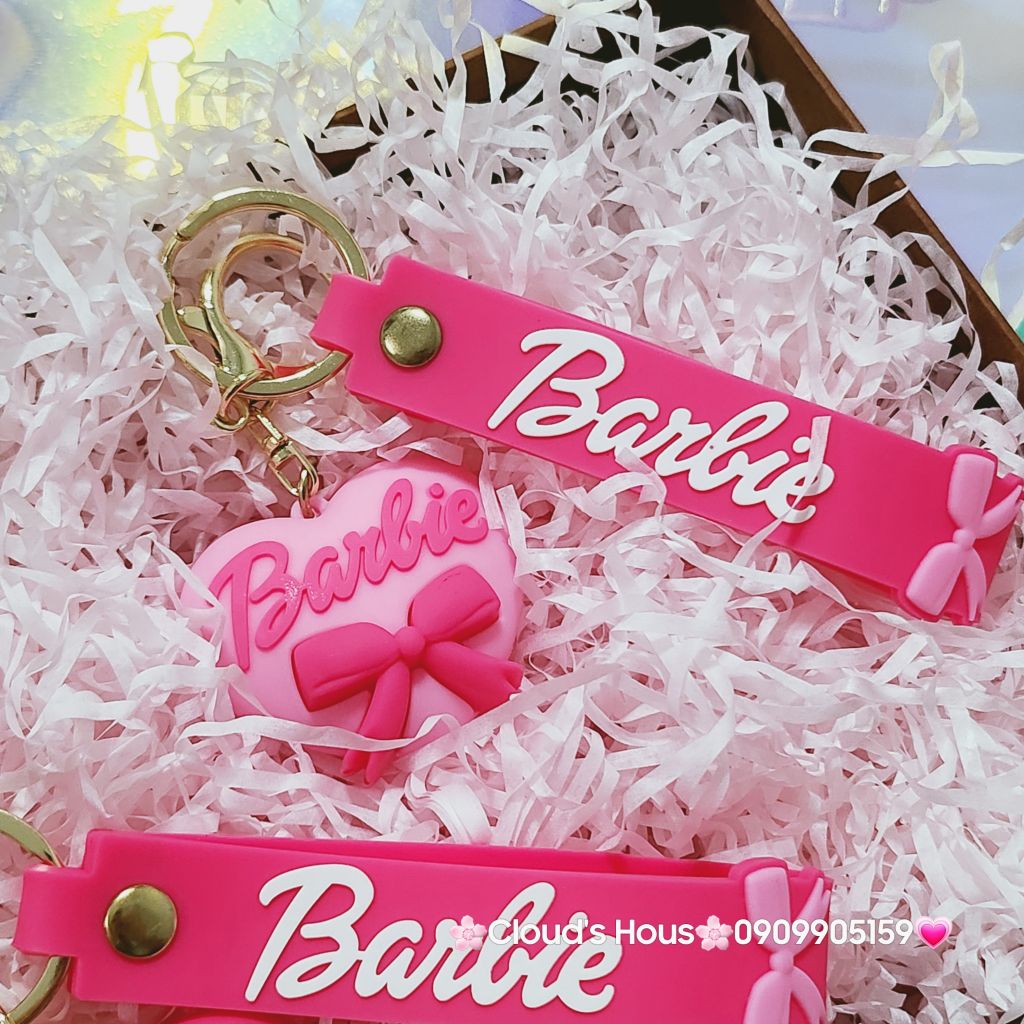 Móc Khóa Barbie Trái Tim bên lề