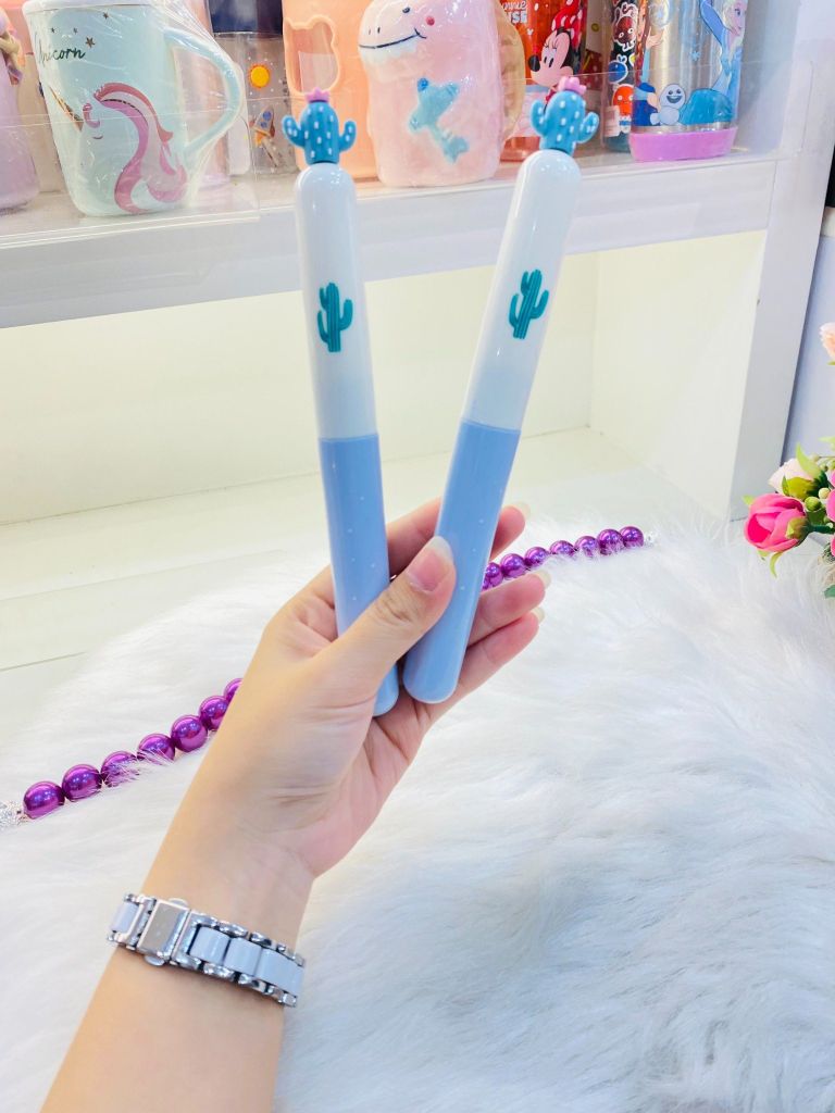 Lược Mini Cây Viết Nhỏ Gọn Bỏ Túi ( THAILAND)