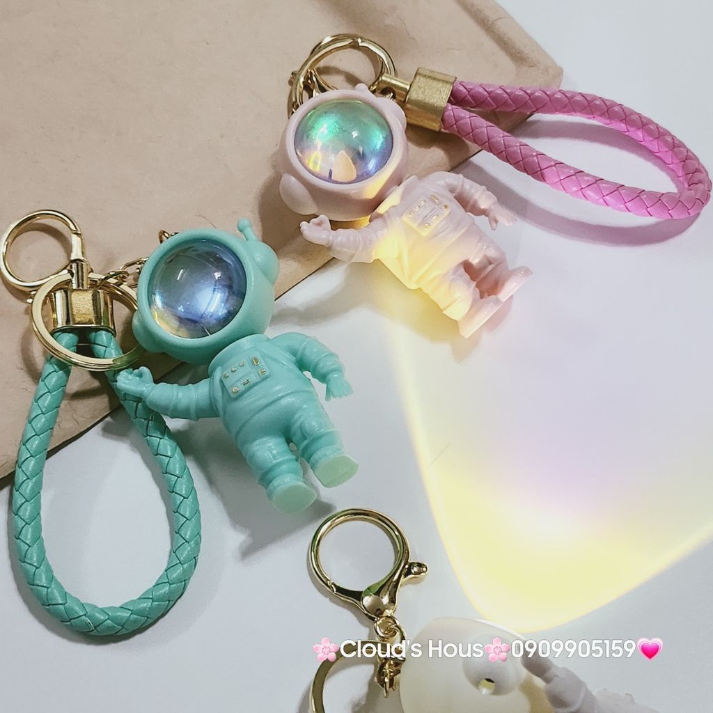 Móc Khóa Phi Hành Gia Cao Có Đèn Led Galaxy Space