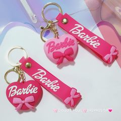 Móc Khóa Barbie Trái Tim bên lề