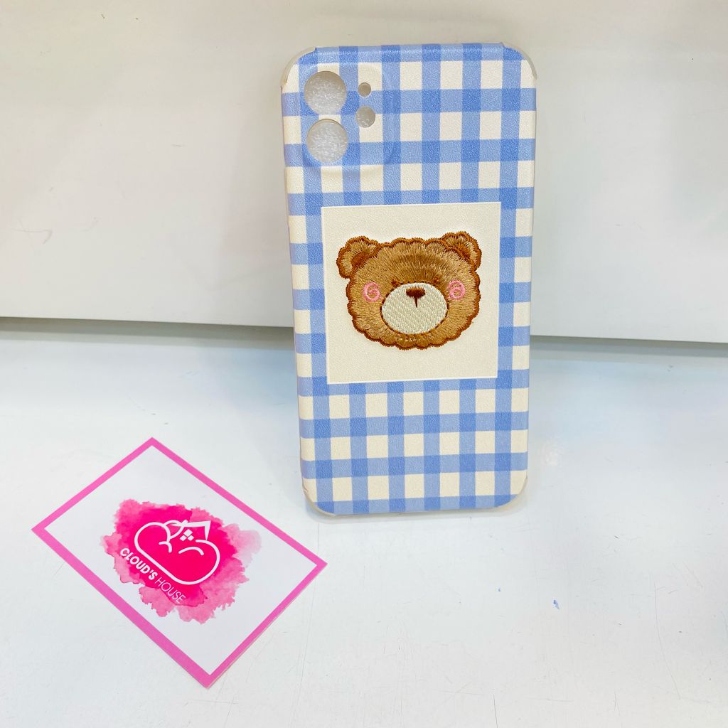 Case Ốp điện thoại iPhone Gấu thêu nổi nhám da nền caro xanh