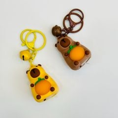 Móc Khóa Chuột Capybara Ôm Cam Có Đèn