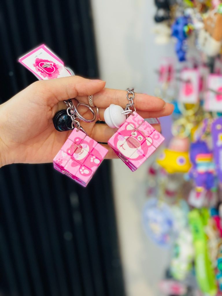 Móc khóa Gấu dâu Lotso Rubik có chuông
