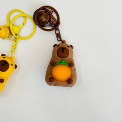 Móc Khóa Chuột Capybara Ôm Cam Có Đèn