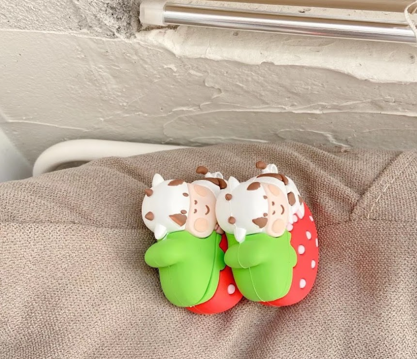 Cover Case Vỏ bảo vệ Airpod Su dẻo Bò sữa Bò ôm dâu Airpod 1/2/Pro/Pro2