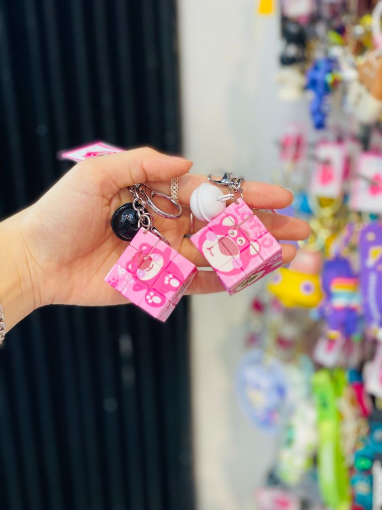 Móc khóa Gấu dâu Lotso Rubik có chuông
