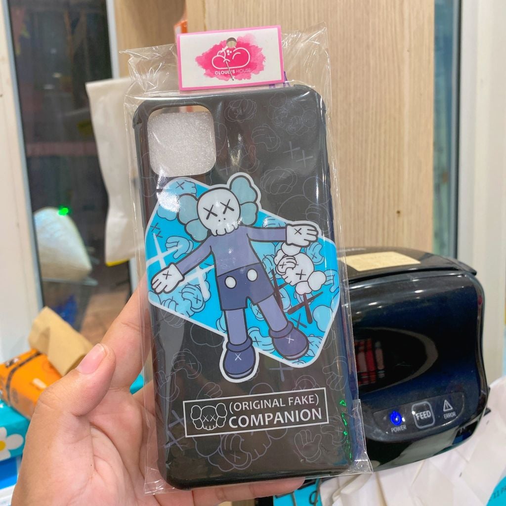 Case ốp điện thoại Iphone Bóng trơn Kaws nhiều mẫu