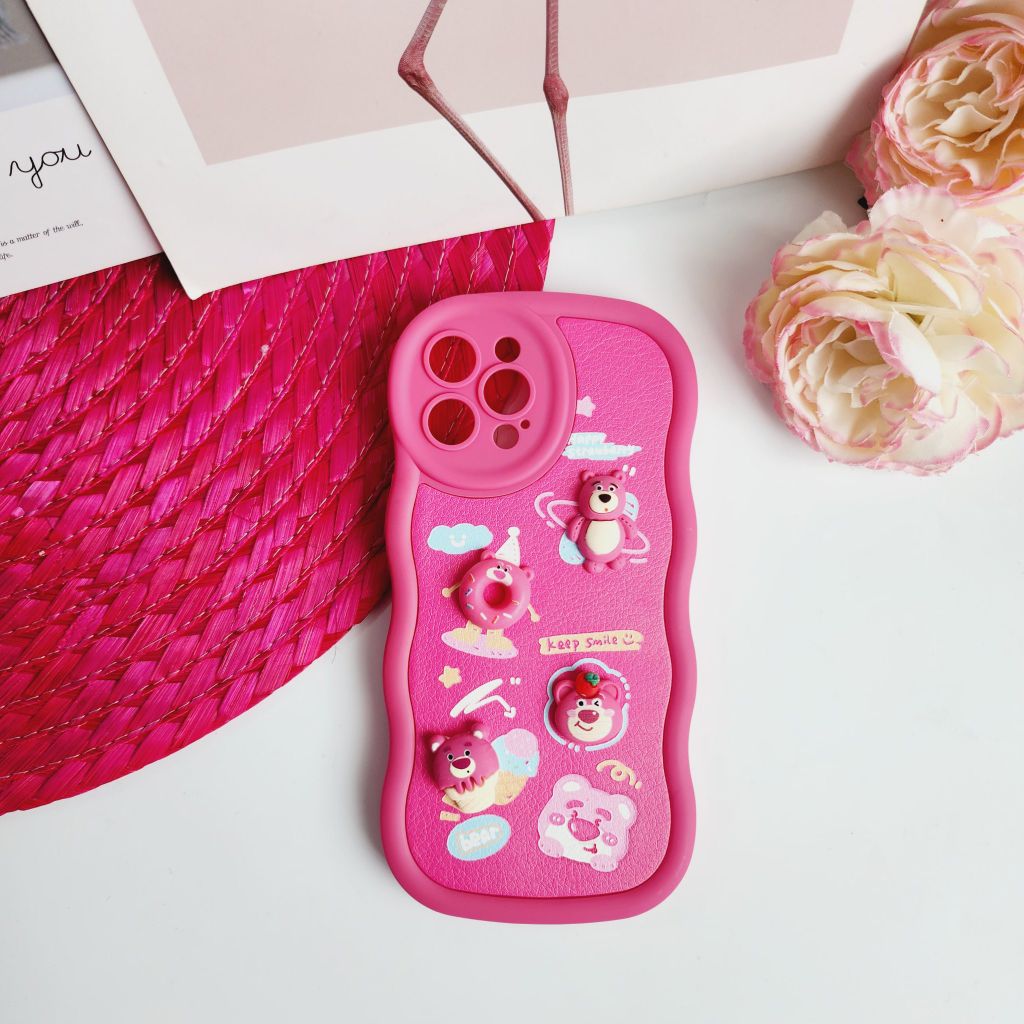 Case Ốp điện thoại iPhone Gấu dâu Lotso Nhám da Viền gợn sóng icon nổi iPhone 11/12/13/14/Pro/Promax