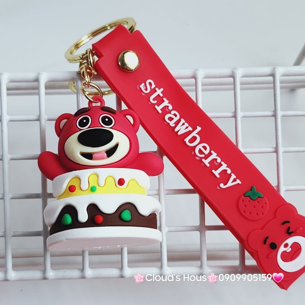 Móc khóa Gấu dâu Lotso đồ ăn & cầm gậy Strawberry