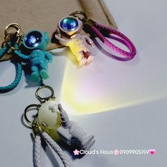 Móc Khóa Phi Hành Gia Cao Có Đèn Led Galaxy Space