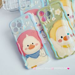 Case Ốp điện thoại iPhone Vịt Cute Đeo Yếm Hologram Viền Gợn Sóng iPhone 11/12/13/14/15/Pro/Promax